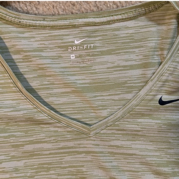 Lot of 4 Nike v-neck Dri-Fit short sleeve workout shirts size XS - Picture 4 of 5